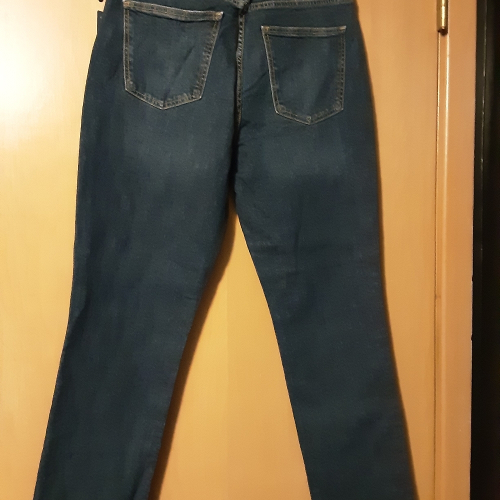 Mid Rise Straight Size 8 - Picture 3 of 3